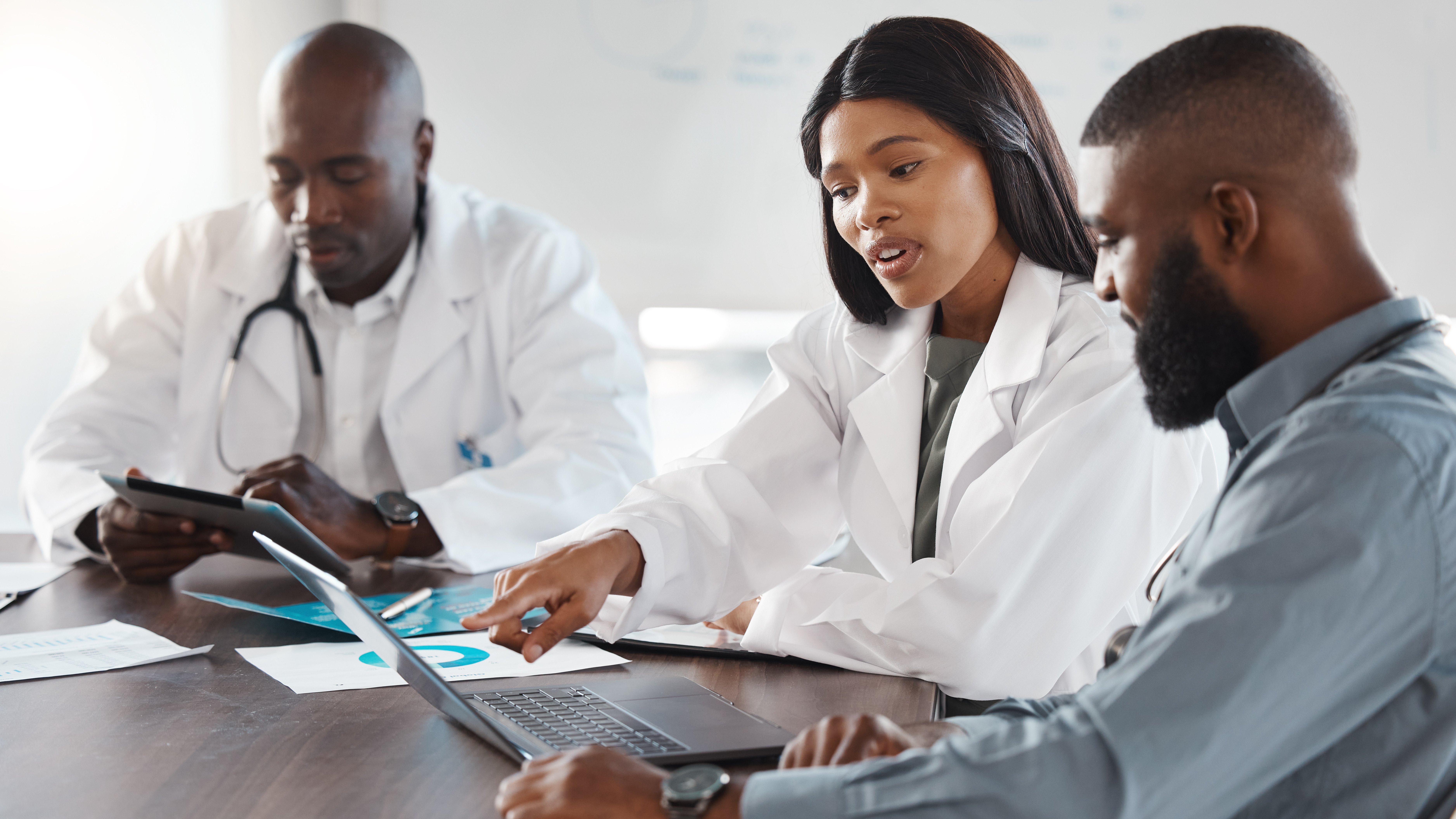 Intelligence économique et management stratégique appliquée aux organisations de santé